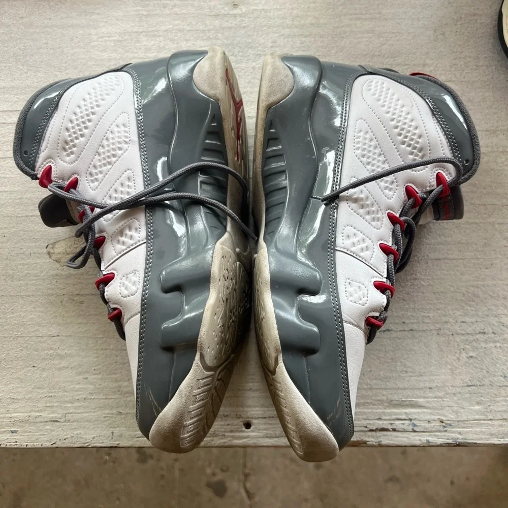 Jordan Men's Gray and White Sneakers Retro 9 Fire Red Nike Air Jordan